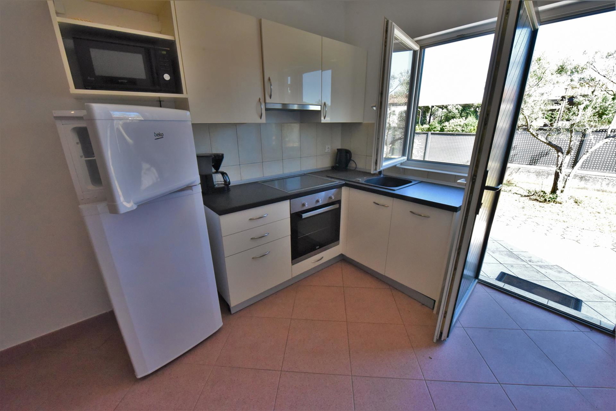 Vrstna hiša - 2 km do morja